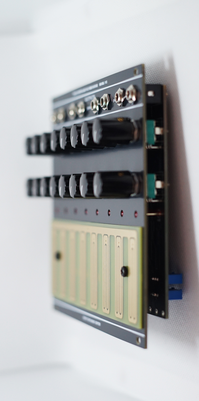Touch Controlled Voltage Source MODEL 112 MK2 - Image 2